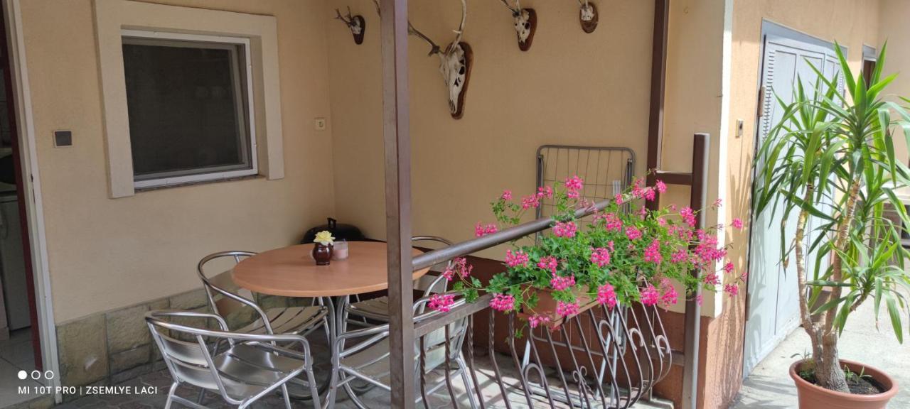 Hodosi Apartman Apartment เวลคีเมเดียร์ ภายนอก รูปภาพ
