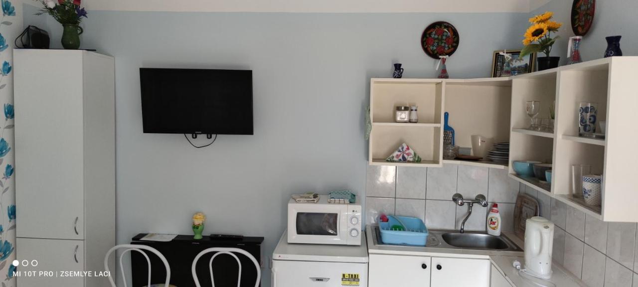 Hodosi Apartman Apartment เวลคีเมเดียร์ ภายนอก รูปภาพ